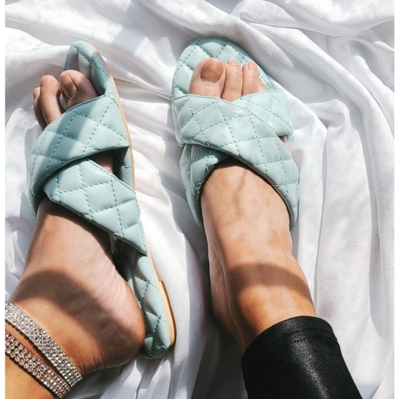 🚨//LAST CHANCE/ Teal quilted Sandal - Picture 4 of 8